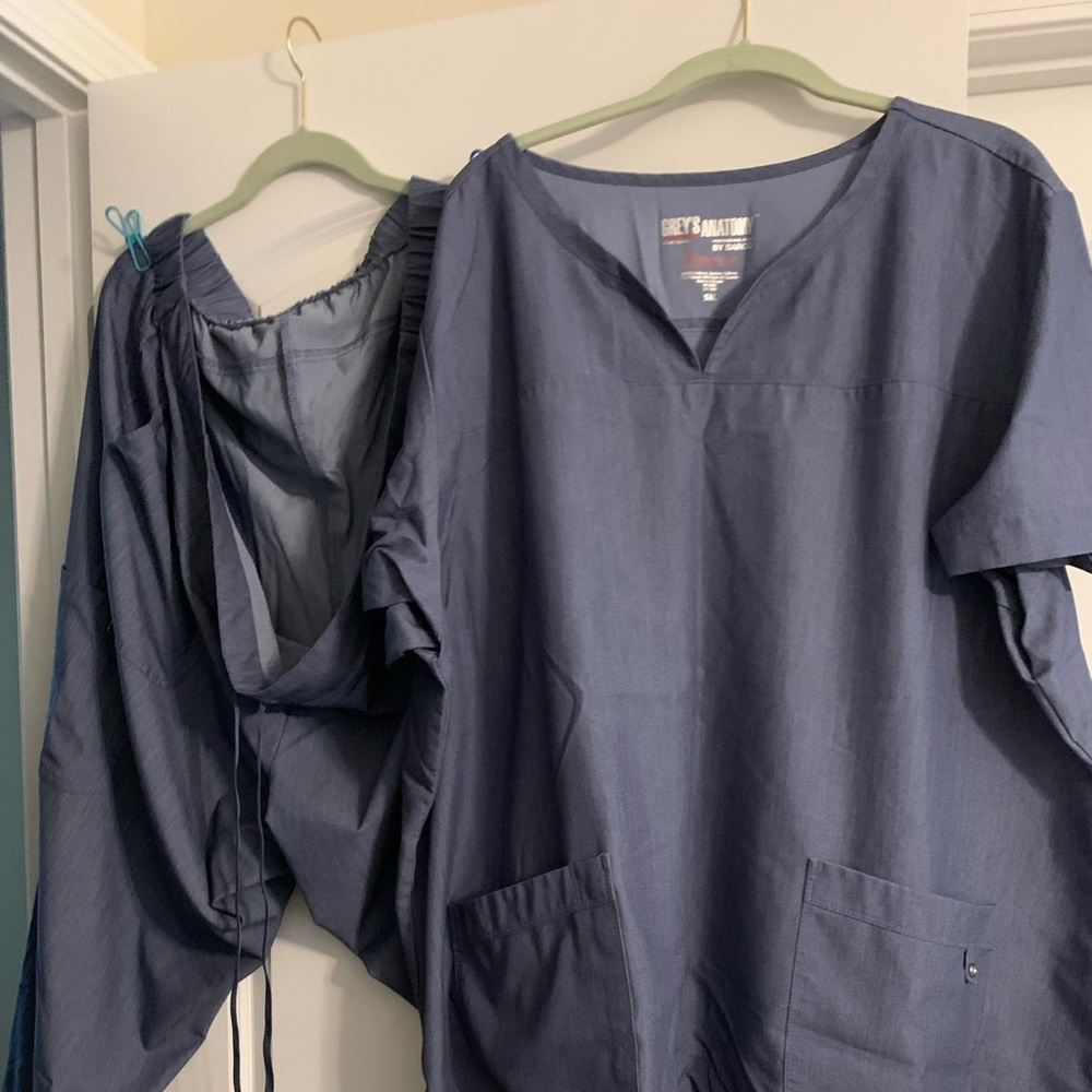 Grey’s Anatomy 5X scrubs